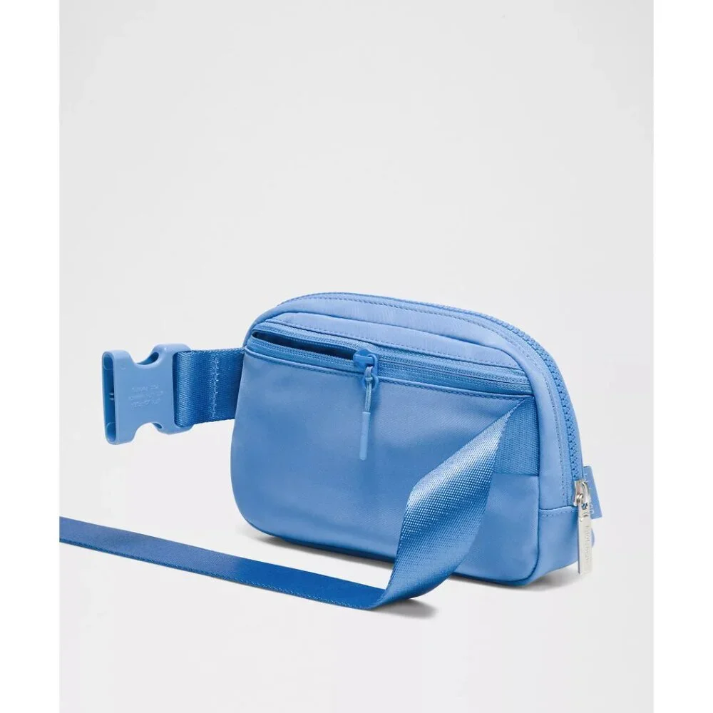 Everywhere Belt Bag 1L - Pool Party - Picture 3 of 3